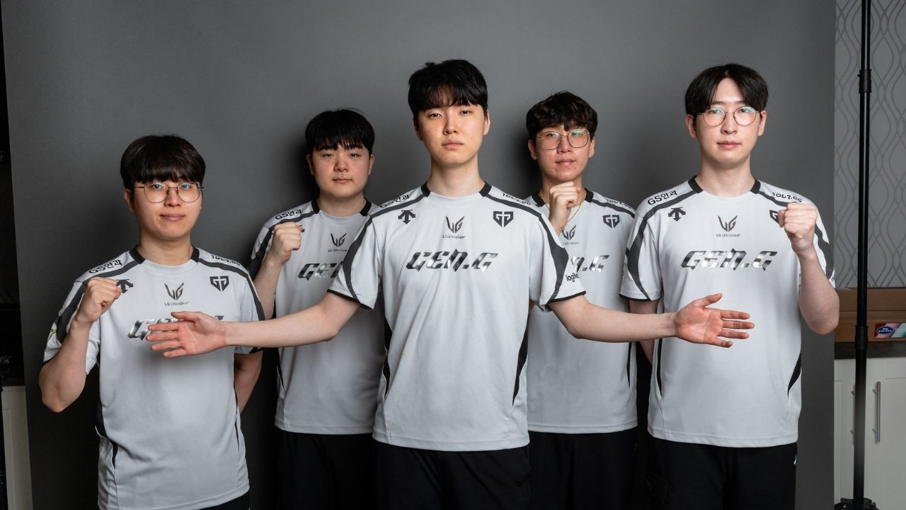 The Gen.G League of Legends roster poses together in light team jerseys