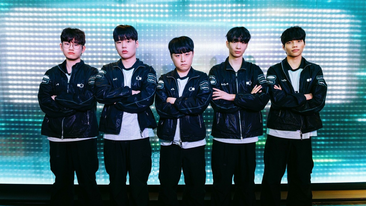 Five Dplus KIA players stand together in black team jackets