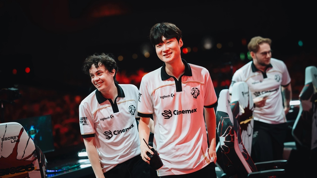 Dhokla competes for LYON at a League of Legends event