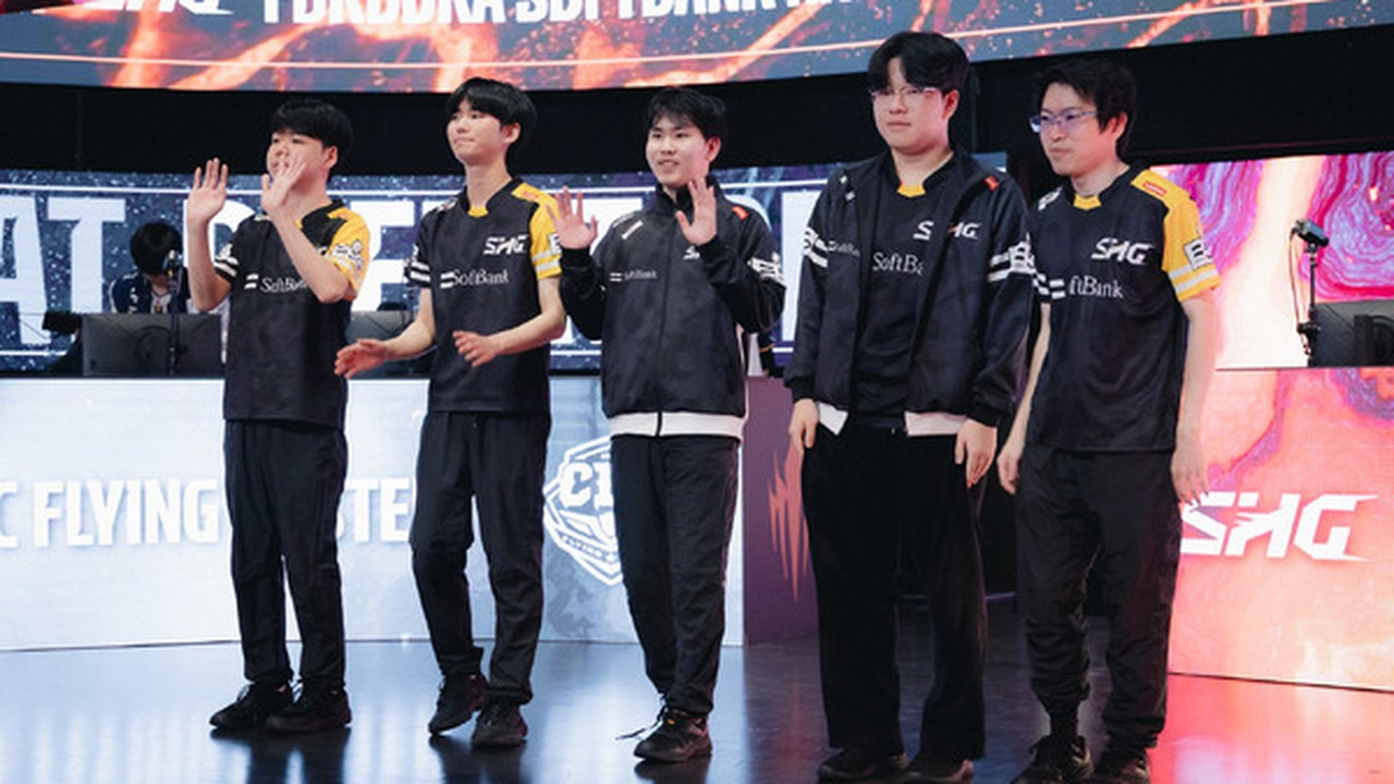 Fukuoka SoftBank HAWKS gaming players stand together on stage