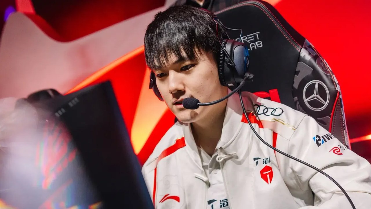 A Top Esports player competes on an LPL stage