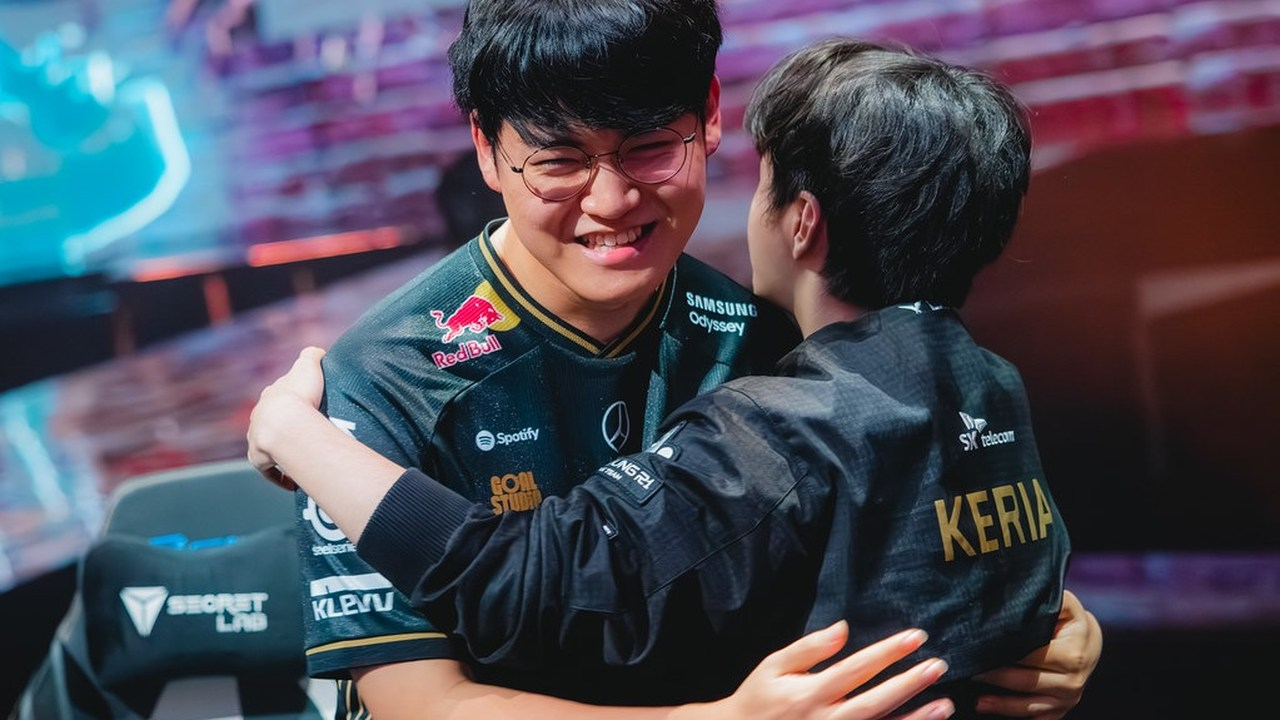 League of Legends players celebrate together at Worlds