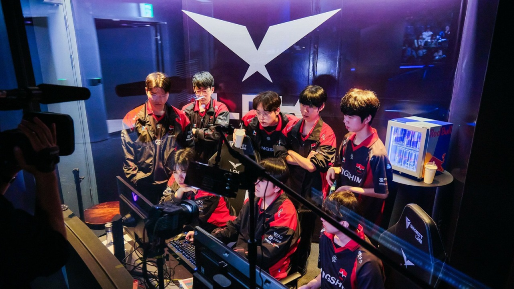 Nongshim RedForce beat BNK FearX after a sharp third game